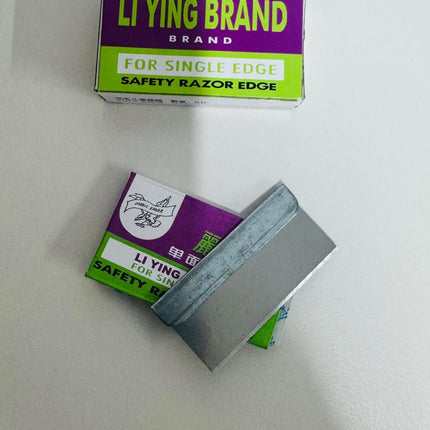 Set Of Ultra Thin Plastic Card (5 PCS) + Openig Blade + Safety Razor (5 Pcs)